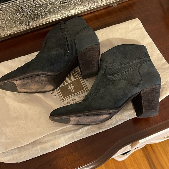 EUC Frye Reina Ankle Boots - size 8 - Picture 2 of 9
